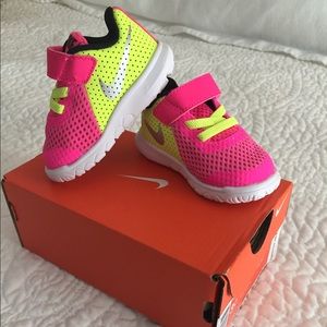 Baby Nike Flex Experience shoes